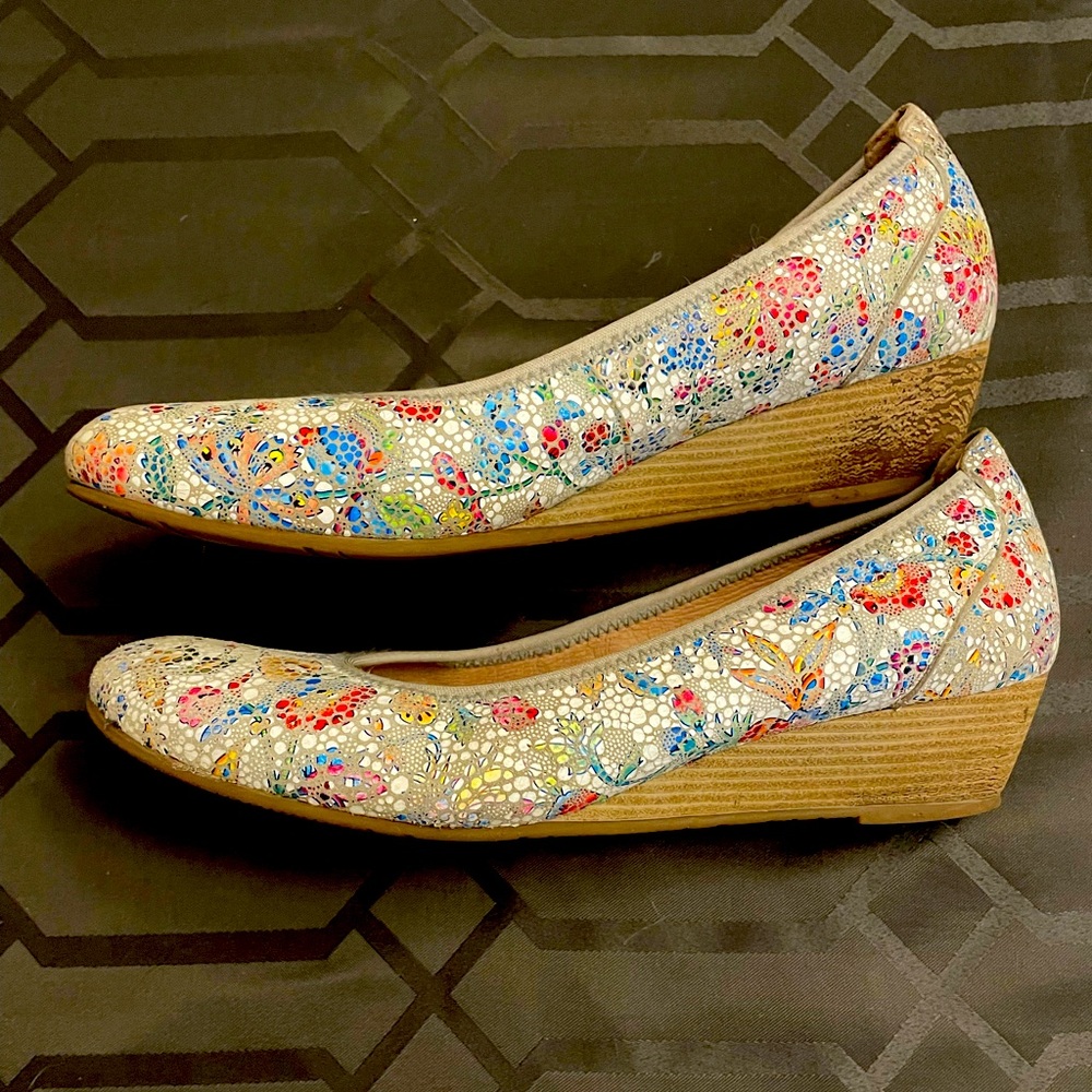 Stained glass pattern small heel. Size 40.